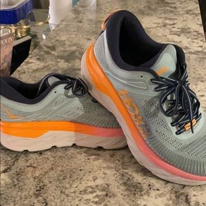 Hoka size 7.5 tennis shoe